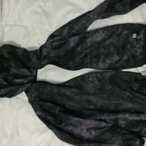 Kids size 6/7 jacket quick dry with hood